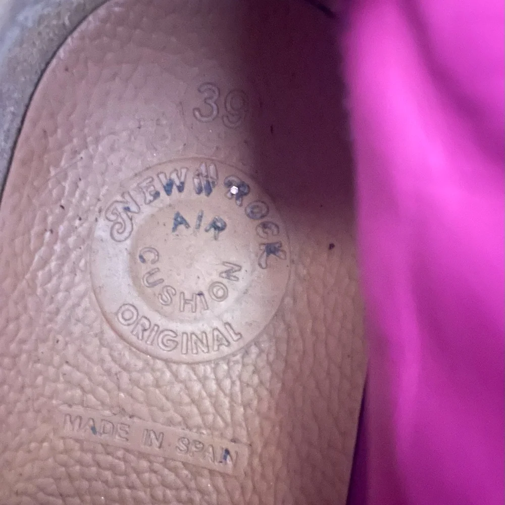 SOLD Pink New Rock Platform - Picture 5 of 6